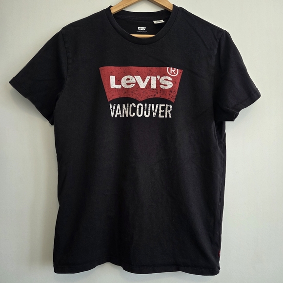 Levi’s Vancouver Logo Graphic T-Shirt | Black Red Batwing Tee | Size Larg - Picture 2 of 5